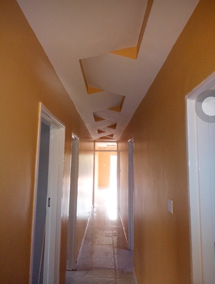 Passage with a stepped bulkhead ceiling